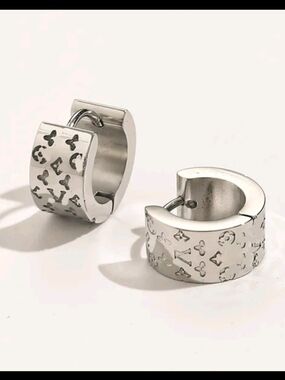 Designer Inspired Luxury Silver Engraved Hoop Huggie Earrings NEW